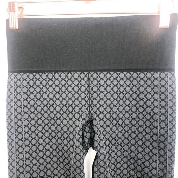 LULULEMON | In the Flow Seamless Crop Leggings Gray & Black Print Women’s Size 4 - Picture 3 of 10